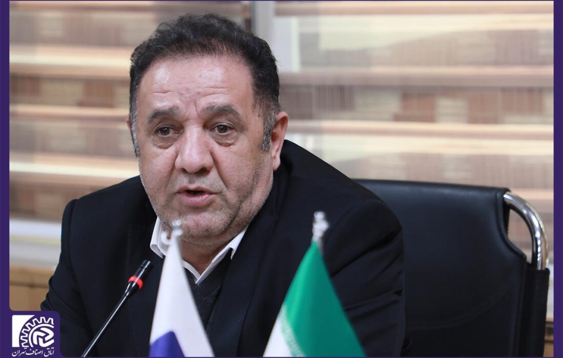 احمد ابوالحسنی، نایب رئیس اتاق اصناف تهران در خصوص تداخل کاری نمایشگاه بهاره با فعالیت های شهرداری، گفت: در صورت واگذاری غرفه بهاره با شهرداری طبق قانون برخورد می شود/ پیاده راه ها را هم فروخته اند!/امکان پیگیری از بنجُل فروش ها وجود ندارد